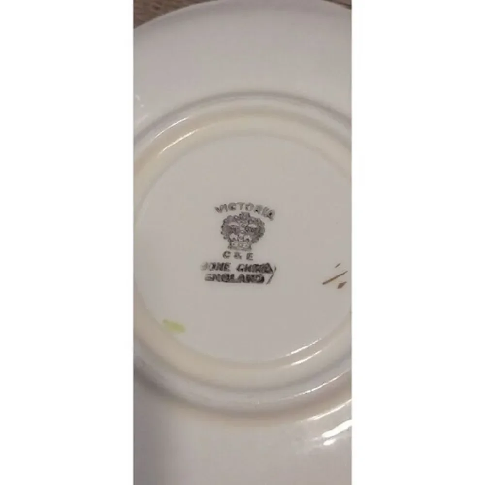 Victoria C‎ & E Bone China Saucer